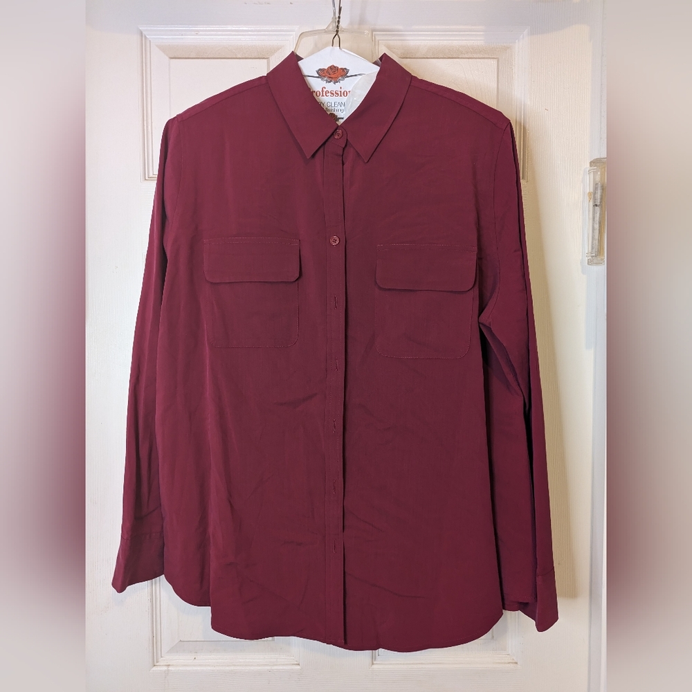 Chicos ladies size 2 (m) long sleeve button down top